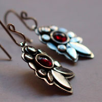 Camellia, flower earrings in sterling silver and garnet