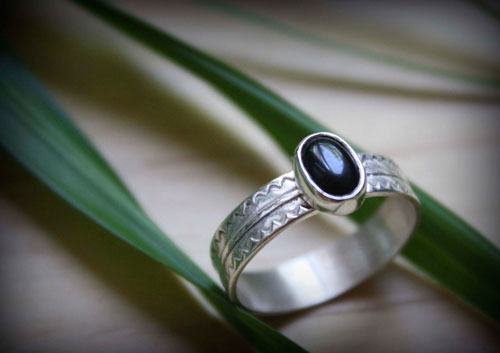 Columbine, flowers language engraved ring in sterling silver and onyx