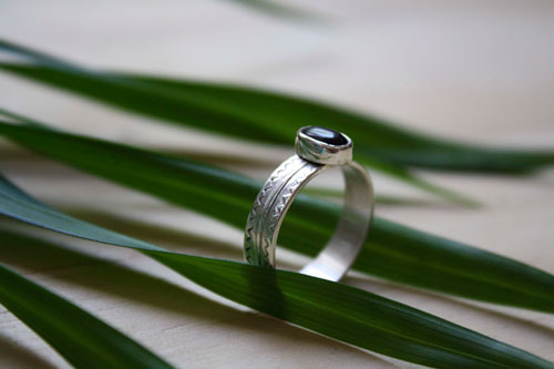 Columbine, flowers language engraved ring in sterling silver and onyx