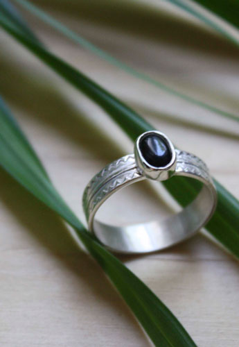 Columbine, flowers language engraved ring in sterling silver and onyx