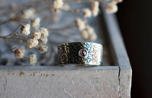 Eternity, pomegranate ring in sterling silver and diamonds 