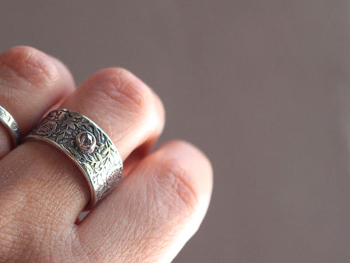 Eternity, pomegranate ring in sterling silver and diamonds 
