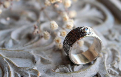 Eternity, pomegranate ring in sterling silver and diamonds 