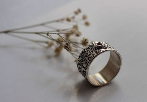 Eternity, pomegranate ring in sterling silver and diamonds 