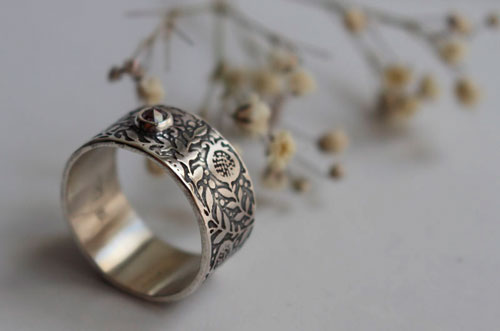 Eternity, pomegranate ring in sterling silver and diamonds 