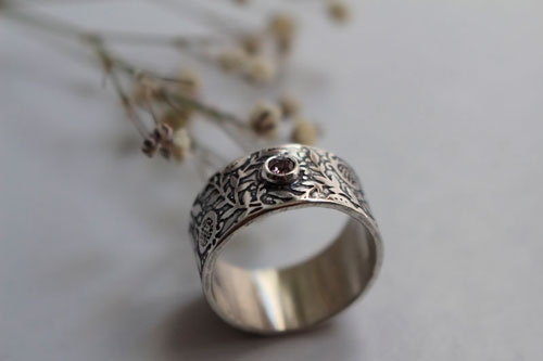 Eternity, pomegranate ring in sterling silver and diamonds 