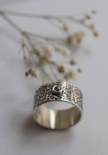 Eternity, pomegranate ring in sterling silver and diamonds 