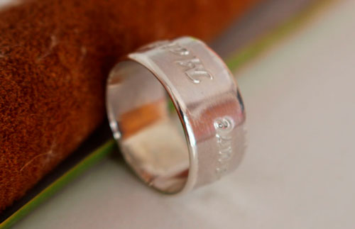 Family link, personalized ring with etched high relief names in sterling silver