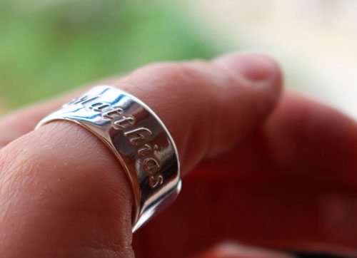 Family link, personalized ring with etched high relief names in sterling silver