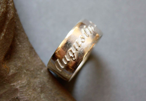 Family link, personalized ring with etched high relief names in sterling silver