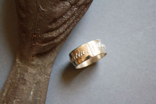 Family link, personalized ring with etched high relief names in sterling silver