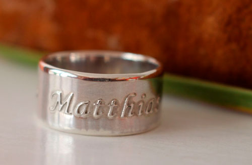 Family link, personalized ring with etched high relief names in sterling silver