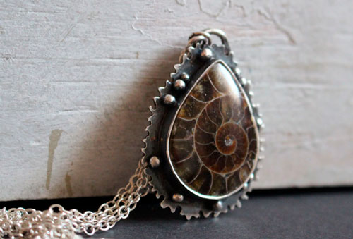 From the heart of the sea, underwater fauna necklace in sterling silver and ammonite 