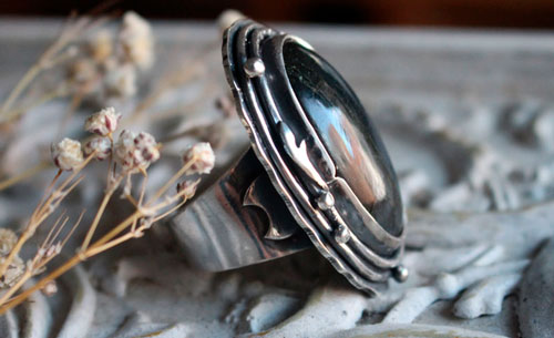 Frost moon on the forest, adjustable fairy moon ring in sterling silver and labradorite