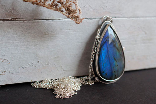 Invisible for the eyes, quote necklace in sterling silver and labradorite 