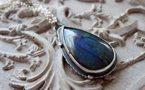 Invisible for the eyes, quote necklace in sterling silver and labradorite 