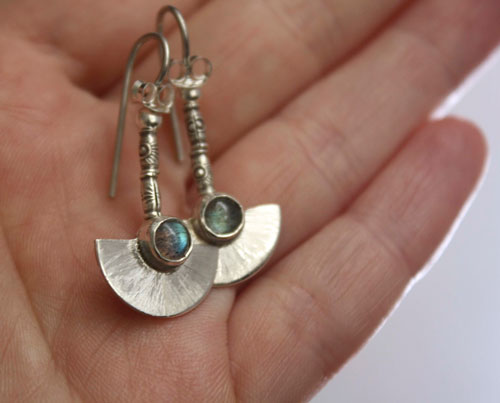 Isis, Egyptian earrings in sterling silver and labradorite