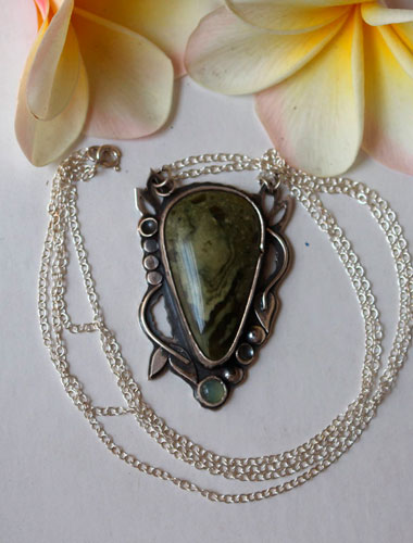 Laurelin, botanical elven necklace in sterling silver, green jasper and chalcedony