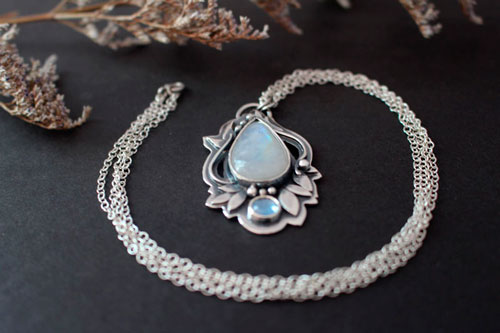 Luinil, elven necklace in sterling silver, blue zircon and rainbow moonstone