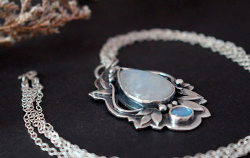 Luinil, elven necklace in sterling silver, blue zircon and rainbow moonstone