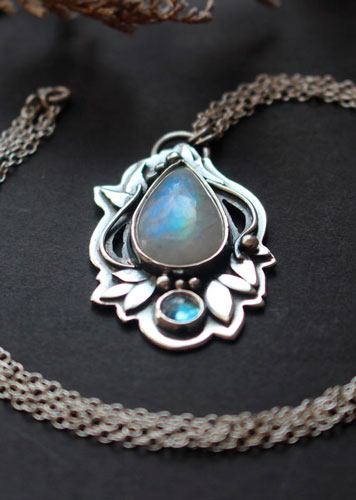 Luinil, elven necklace in sterling silver, blue zircon and rainbow moonstone