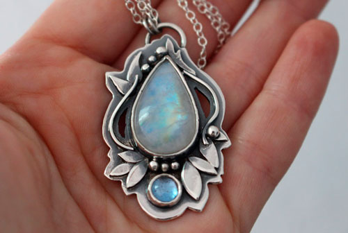 Luinil, elven necklace in sterling silver, blue zircon and rainbow moonstone