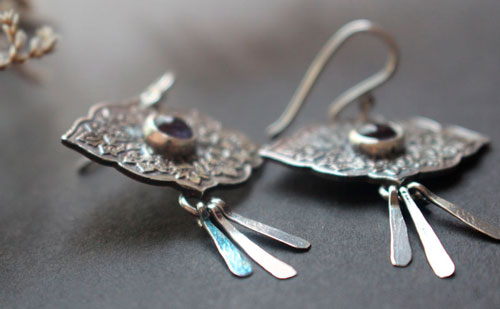 Magnolia, flower language earrings in sterling silver and alexandrite 