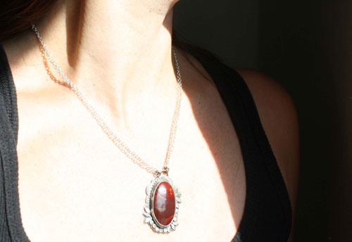Marie-Antoinette, cameo flower necklace in sterling silver and mookaite