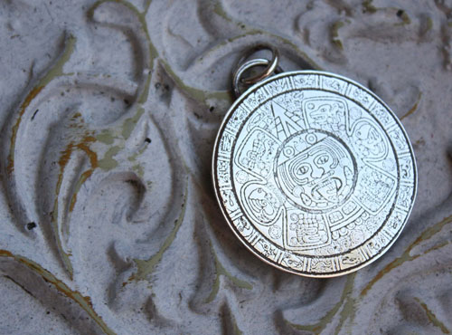 Mesoamerica, engraved Pre-Hispanic Aztec pendant in sterling silver