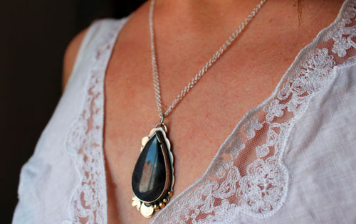 Moon ray, Game of light necklace in sterling silver and labradorite