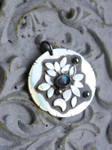 Moonlight waterlily, vegetal pendant in sterling silver and labradorite