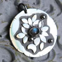 Moonlight waterlily, vegetal pendant in sterling silver and labradorite