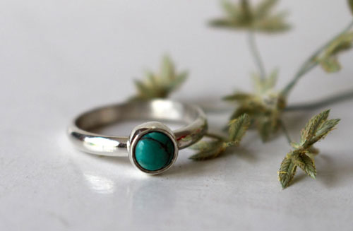 Myosotis, half round wire ring in sterling silver and turquoise