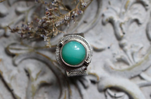 Pond nymph, waterlily ring in sterling silver and chrysoprase