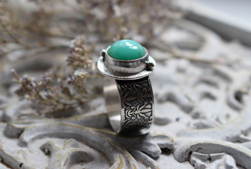Pond nymph, waterlily ring in sterling silver and chrysoprase