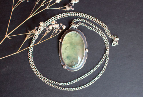 Seraphina, baroque necklace in sterling silver and prehnite