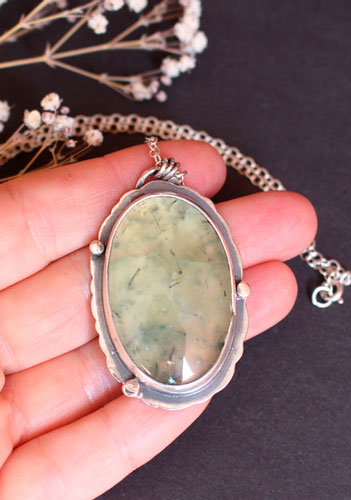 Seraphina, baroque necklace in sterling silver and prehnite