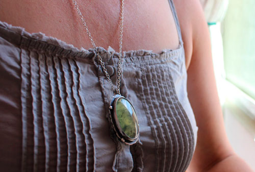 Seraphina, baroque necklace in sterling silver and prehnite