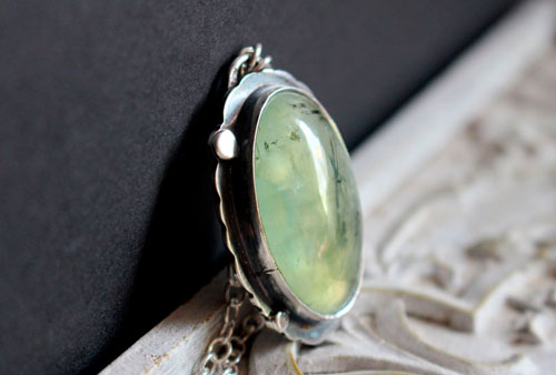 Serephina, romantic long necklace in sterling silver and prehnite