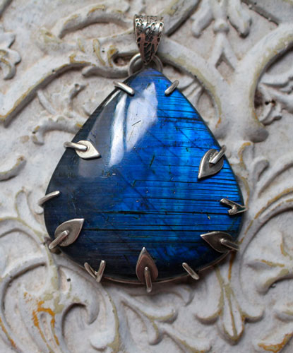 The blue forest, elven pendant in sterling silver and labradorite