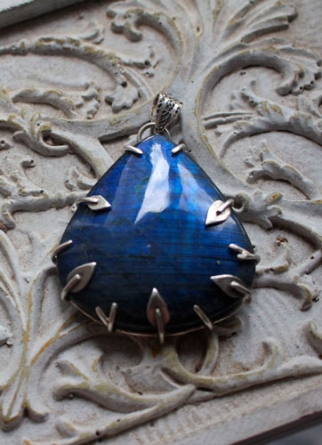 The blue forest, elven pendant in sterling silver and labradorite