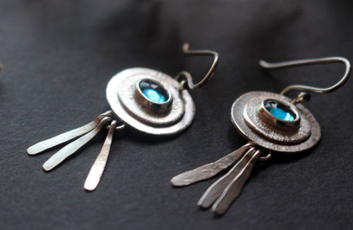 The blue of the sky, happiness earrings in sterling silver and spinel