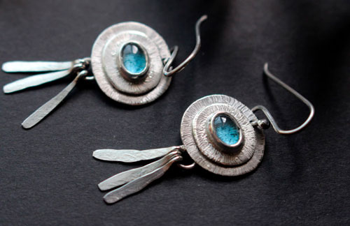 The blue of the sky, happiness earrings in sterling silver and spinel