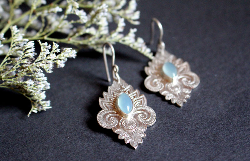 The color of water, oriental earrings in sterling silver and chalcedony