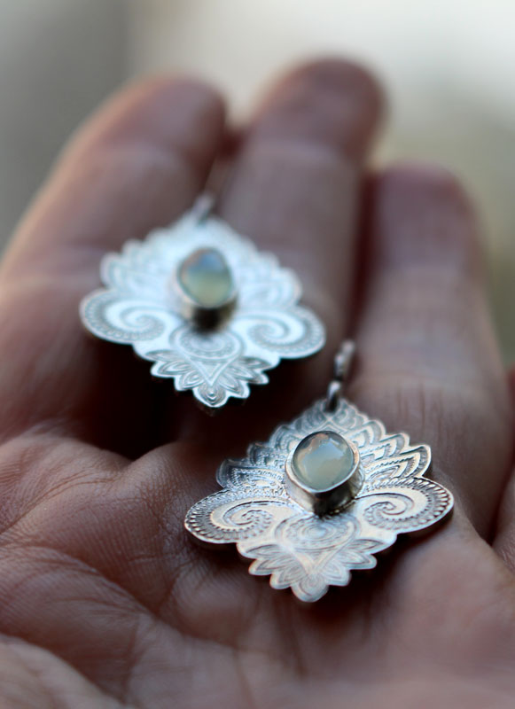 The color of water, oriental earrings in sterling silver and chalcedony