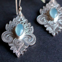 The color of water, oriental earrings in sterling silver and chalcedony
