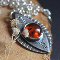 The eye of nature, autumn necklace in sterling silver and amber