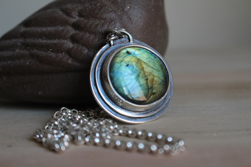 The eye of nature, druidic necklace in sterling silver and labradorite