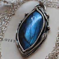 The eye of the forest, nature necklace in sterling silver and labradorite