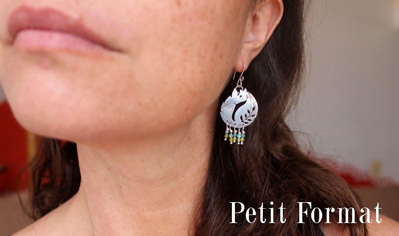 The small fox of the wheat, fox and leaves earrings in sterling silver, blue and green agate